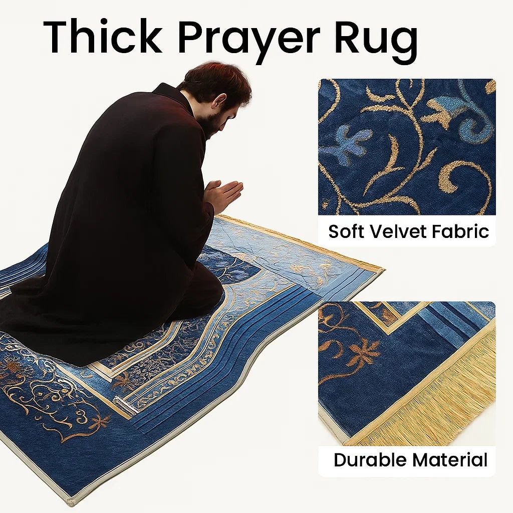 Une personne est agenouillée sur un tapis de prière bleu et or en velours doux.