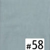 Tissu gris clair avec le numéro 58 imprimé en noir sur une étiquette carrée blanche.