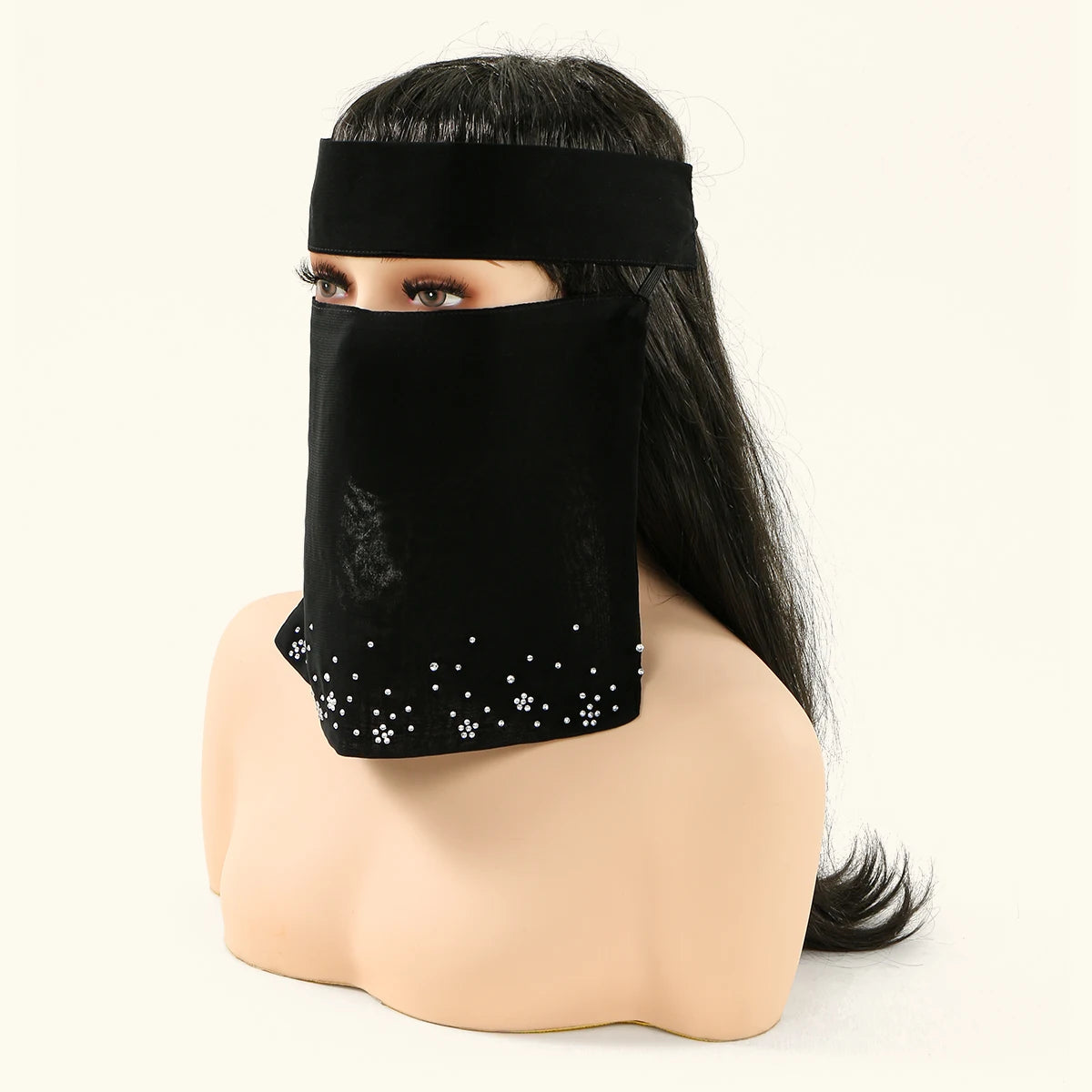 Schwarzer Gesichts-Hijab mit Blumen-Diamantmuster und kleinen weißen Verzierungen