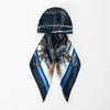 Dunkelblaue Satin-Turban-Hijab-Schal mit Goldketten- und Streifenverzierung.