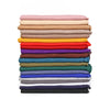 Una pila de pañuelos de hijab de jersey premium doblados en varios colores sólidos, incluyendo beige, amarillo, rojo, morado,