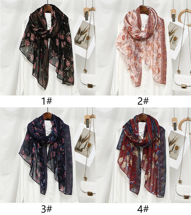 Cuatro variaciones de pañuelo de hijab de algodón y viscosa impreso en diversos estampados florales y colores, mostrados sobr