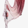 Fließender rosa Aquarell-Linen-Seidenschal mit Blumenmuster, elegant drapiert.