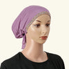 Lila Strass-Hijab-Schal auf einem Mannequin.