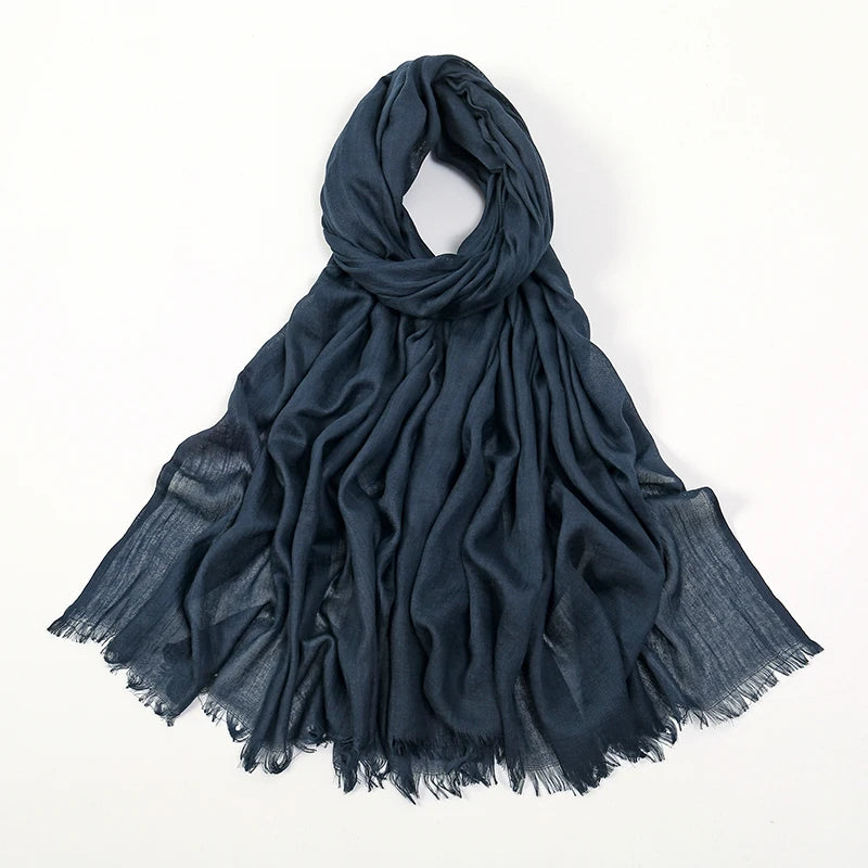 Pañuelo de hijab elegante de bambú azul oscuro drapeado y fluido