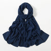 Marineblauer Premium-Chiffon-Hijab-Schal drapiert und gefaltet