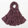 Drapierter, mauverfarener Chiffon-Hijabschal mit weichen Falten.