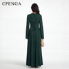 Abaya verde oscuro de largo completo con mangas largas y cintura ajustable, vista desde atrás.