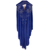 Vestido largo abaya azul real y fluido con mangas de murciélago adornadas con bordados brillantes.