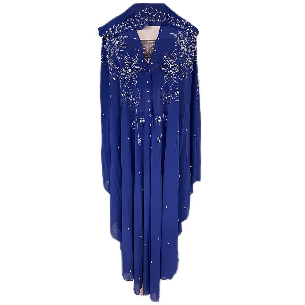 Vestido largo abaya azul real y fluido con mangas de murciélago adornadas con bordados brillantes.