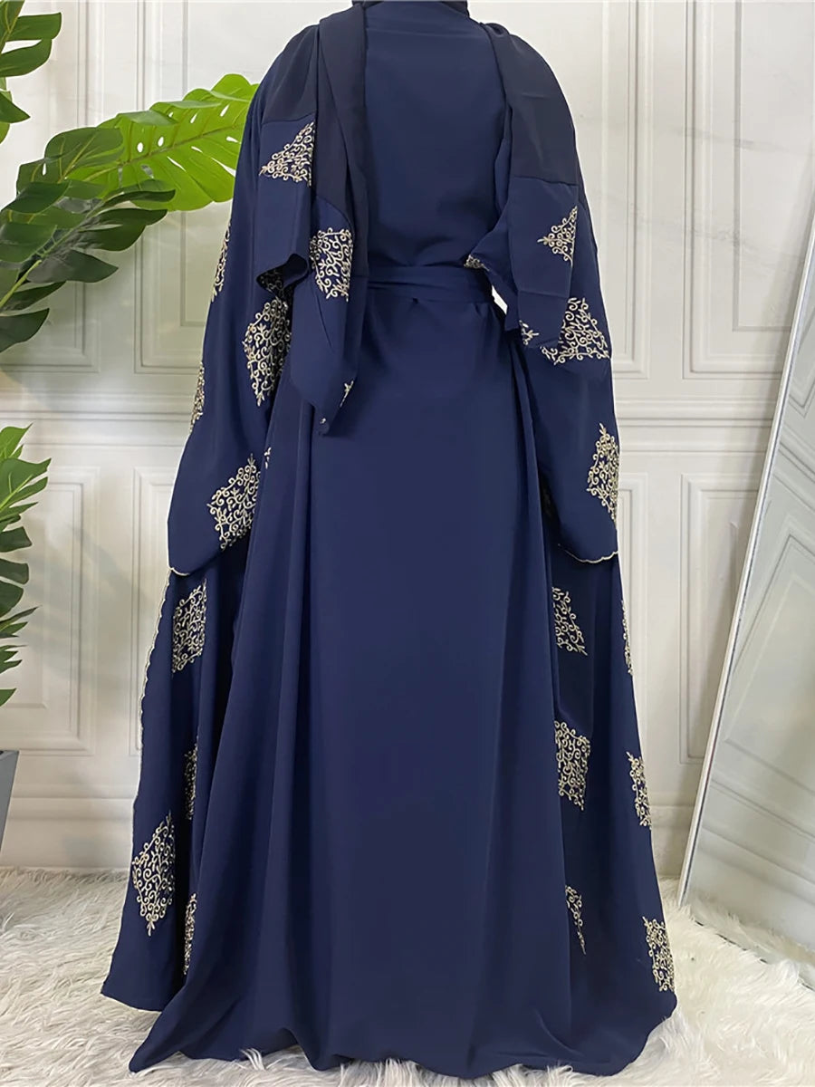 Abaya kaftan élégante bleu marine, ornée de broderies dorées pour femmes