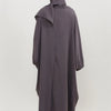 Lange, dunkelgraue, bescheidene Abaya mit Kapuze und fließendem Stoff.