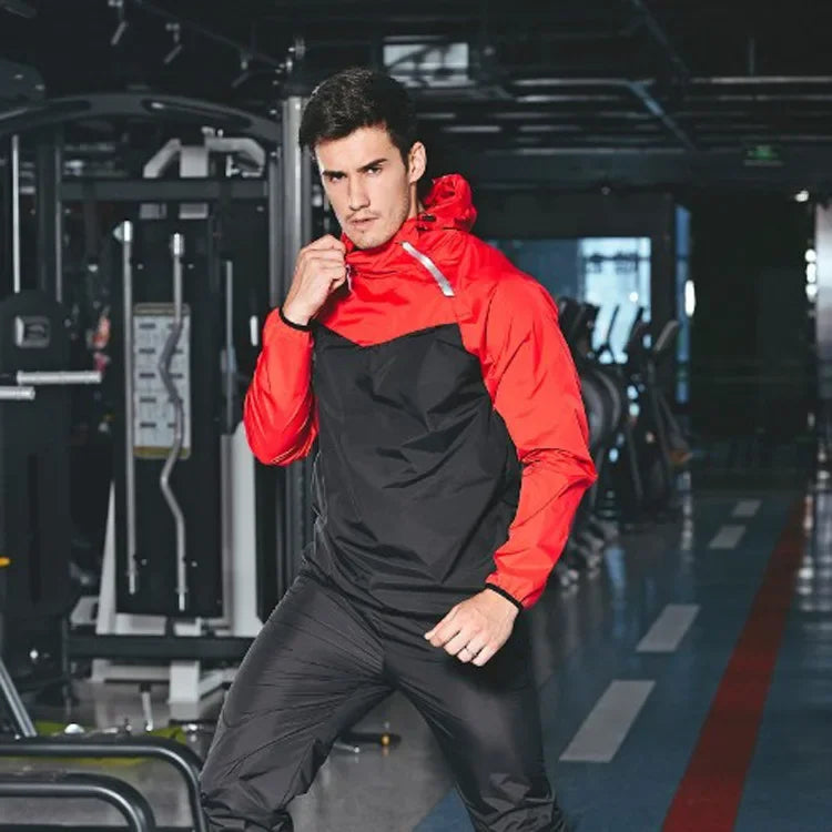 Un mannequin homme portant une combinaison de sport rouge et noire dans un gym.