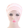 Pinkes Stretch-Baumwoll-Beanie-Turban-Hut auf einem Mannequin-Kopf.