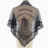 Chal negro transparente bordado en triángulo con representación de la Virgen y el Niño y la palabra Jerusalén arriba.