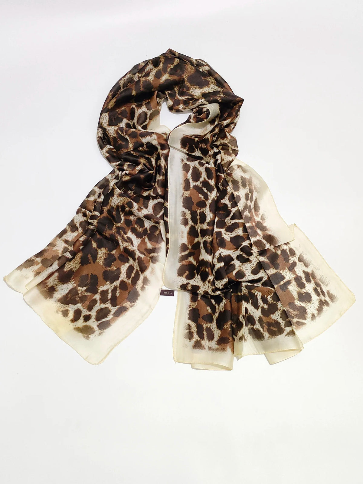 Braun-beige Leopardenmuster-Seid (Pareo-Schal) mit Knoten.