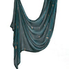 Écharpe de coton à motif floral bleu sarcelle foncé, drapée de façon fluide.