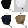 Vier Variationen eines luxuriösen Baumwoll-Jersey-Turban-Hijabs in Schwarz, Weiß, Marineblau und Olivgrün.