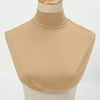 Beige eleganter Rollkragen-Top mit Modal, präsentiert auf einem Mannequin.