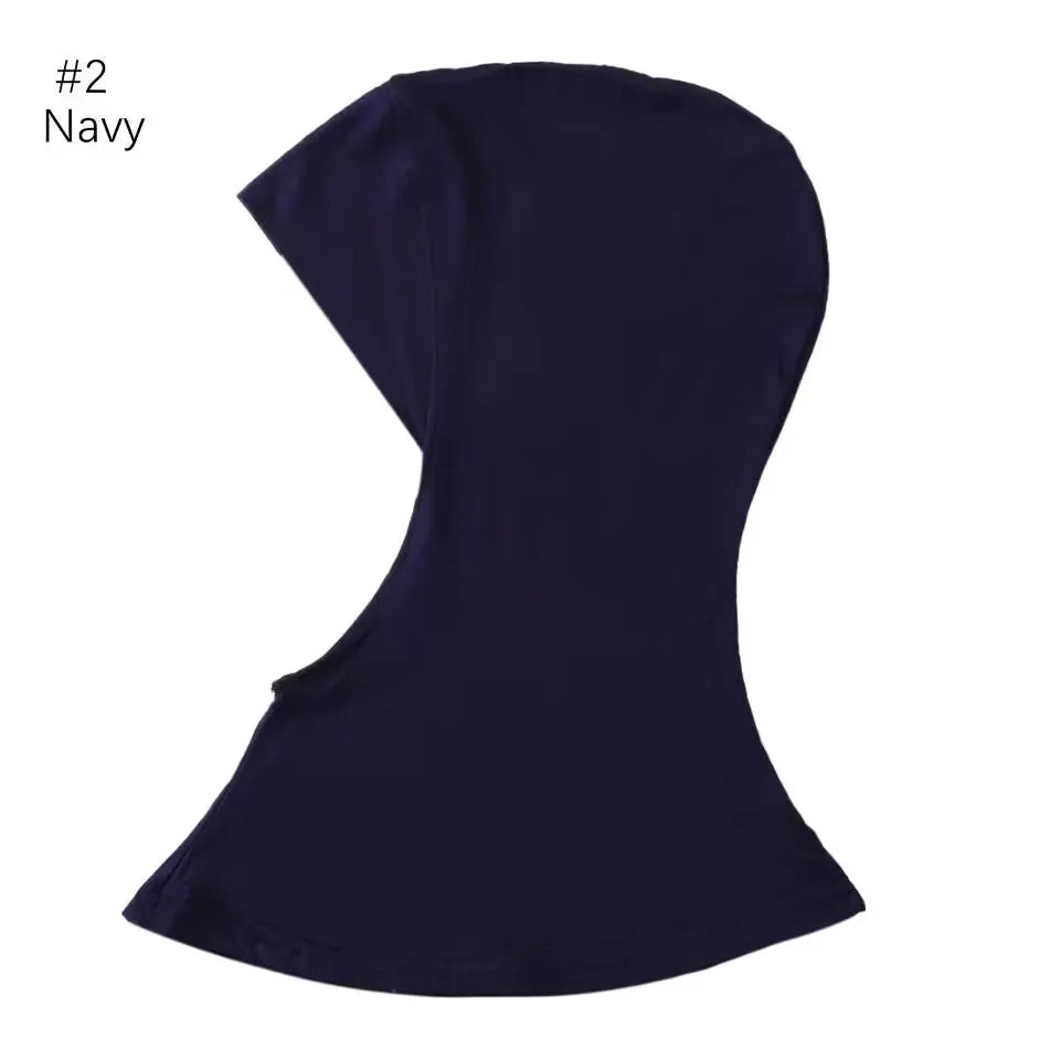 Hijab et foulard modestes bleu marine pour femmes.
