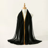 Schwarzer Spitzen-Chiffon-Hijab-Schal, drapiert auf einem Mannequin