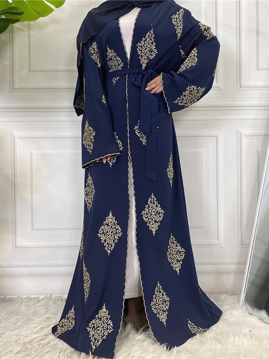 Abaya kaftan islamique bleu marine élégante pour femmes avec broderie dorée et silhouette longue