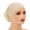 Mannequinshaupt mit beige-beigem weichem Modal-Baumwoll-Unter-Hijab.