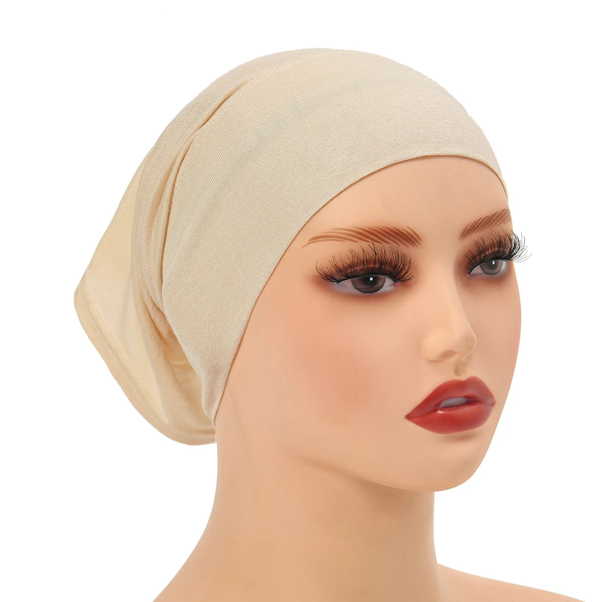 Mannequinshaupt mit beige-beigem weichem Modal-Baumwoll-Unter-Hijab.