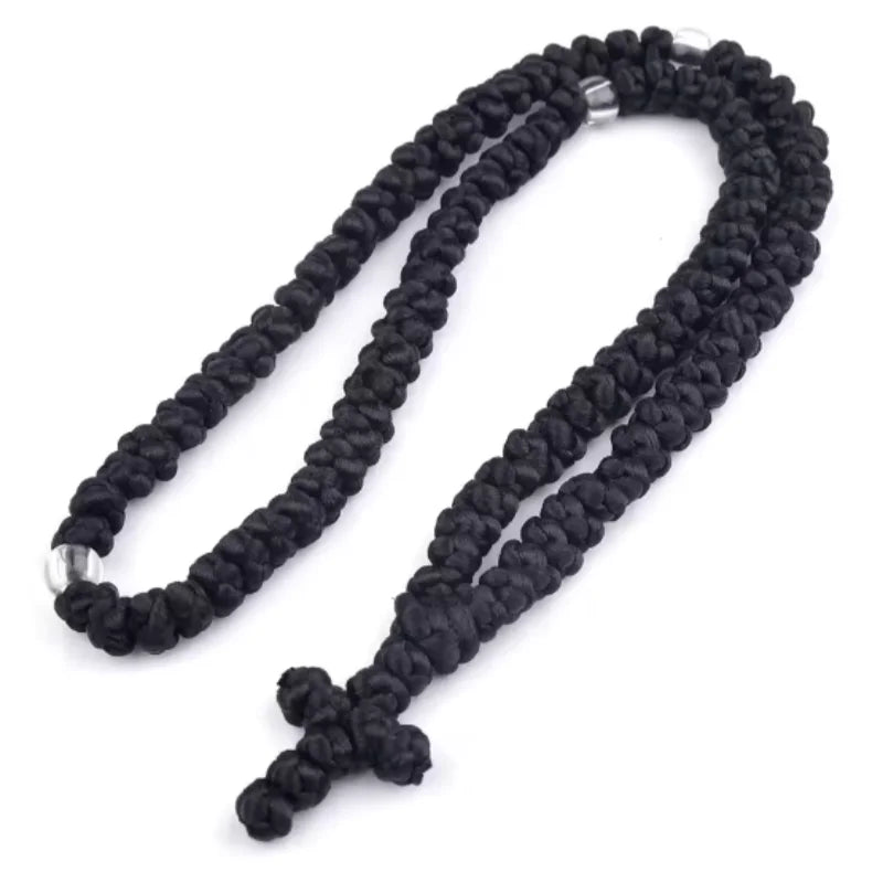 Rosario de oración hecho a mano en cordón negro con detalle de crucifijo