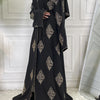 Abaya kaftan islamique noire élégante avec broderie dorée et tissu fluide.