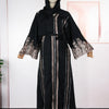 Vestido abaya negro de manga larga de lujo con bordado intrincado y capucha drapeada, exhibido en maniquí.