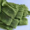 Pile de foulards de hijab en viscose coton doux vert olive avec pompons