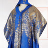 Blondes traditionelles afrikanisches Dashiki Maxi-Kleid mit Goldstickerei und passender Kapuze
