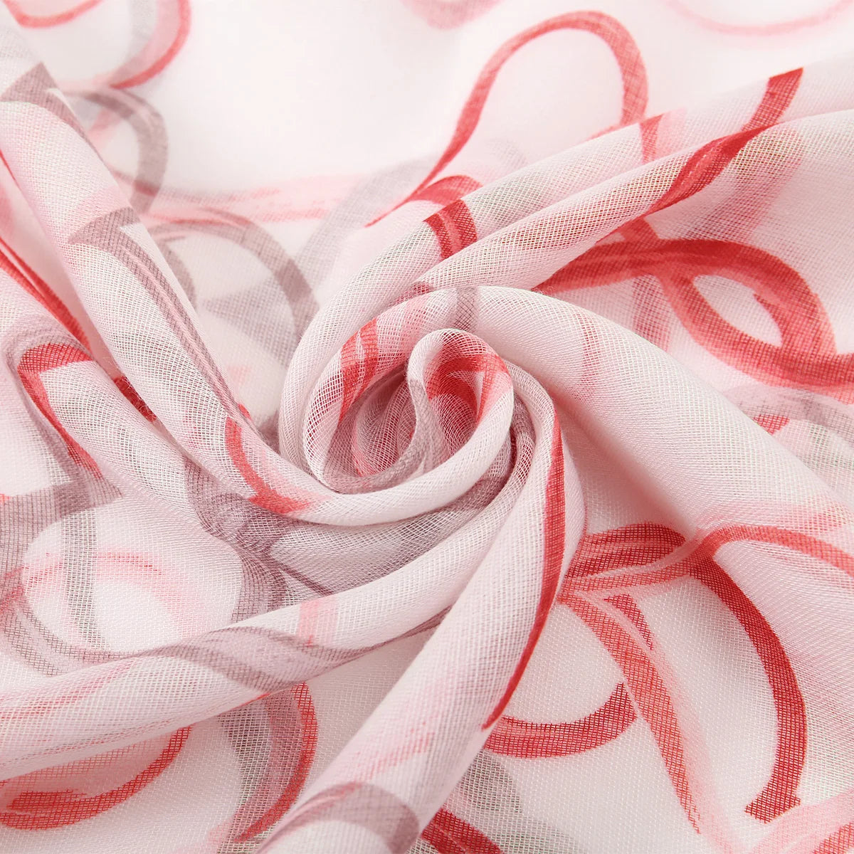 Rosa und weißes Blumenviskose-Hijab-Schalgewebe mit roten Akzenten in sanfter Drapierung.