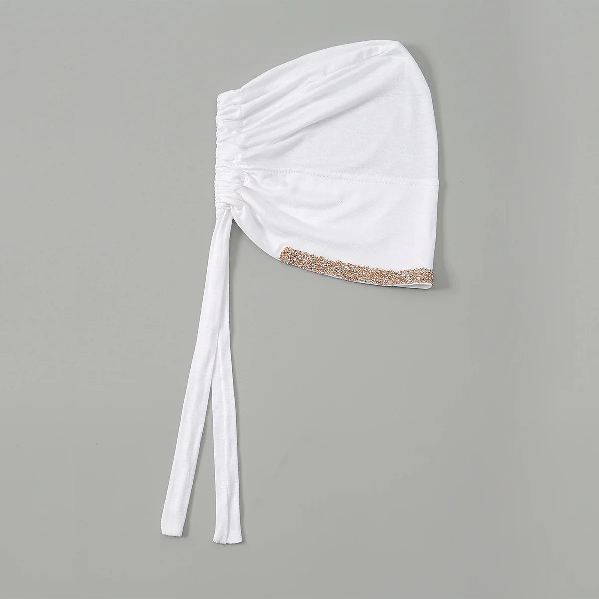Weißer eleganter Strass-Hijab-Cap mit langer Schleife