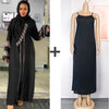 Abaya negra elegante para mujeres musulmanas mostrada en maniquí.