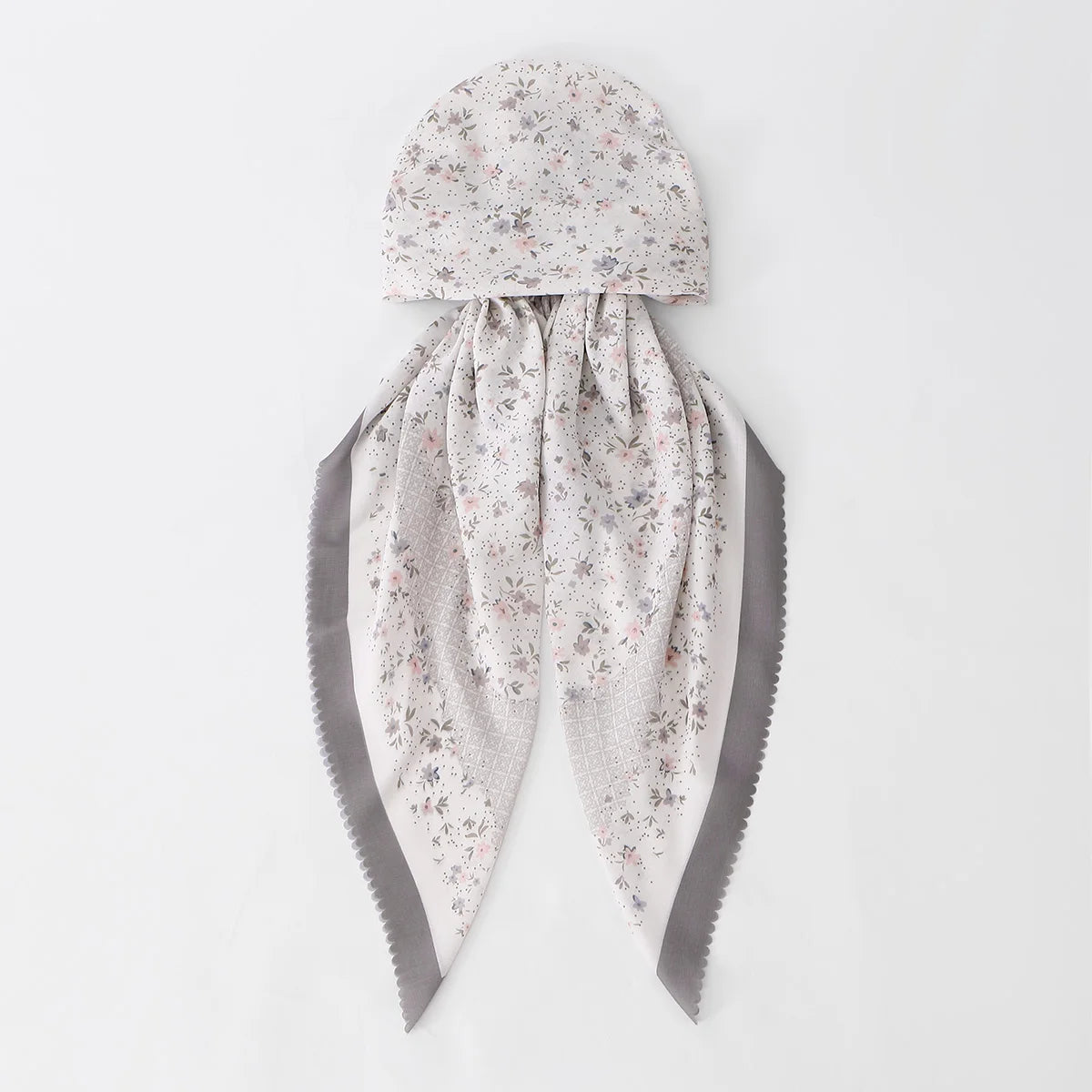 Bloserarabische Hijab mit Blumenmuster und grauem Rand aus gefaltetem Stoff