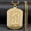 Goldfarbener Edelstahl-Anhals mit ovalem Anhänger aus arabischer Kalligrafie von 'Allah' und 'Muhammad'.
