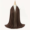 Dunkelbraner Chiffon-Hijabschal mit durchscheinender Strassverzierung auf einem Mannequin.