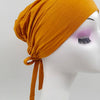 Pañuelo turbante modal amarillo mostaza puesto en maniquí.