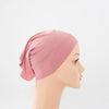 Rosa Bambus-Jersey-Turban-Kappe auf einem Mannequin-Kopf.