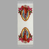 Pañuelo de tela vertical con estampado personalizado de la Virgen de Guadalupe, rosas y elementos decorativos.