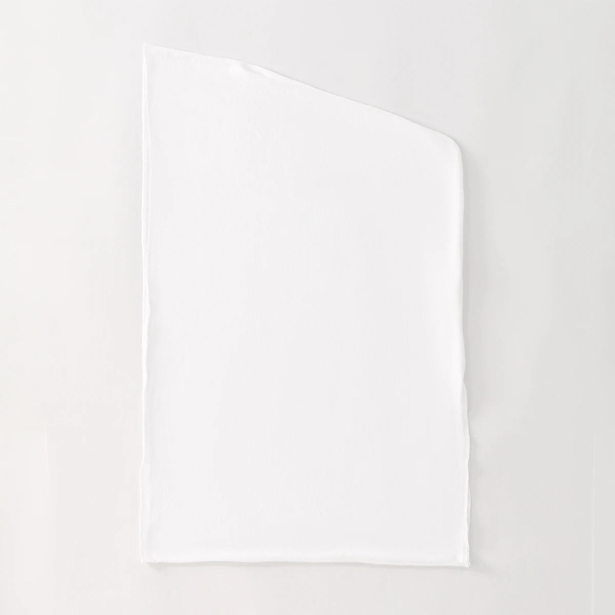 Tissu de hijab instant en jersey mode blanc plié proprement.