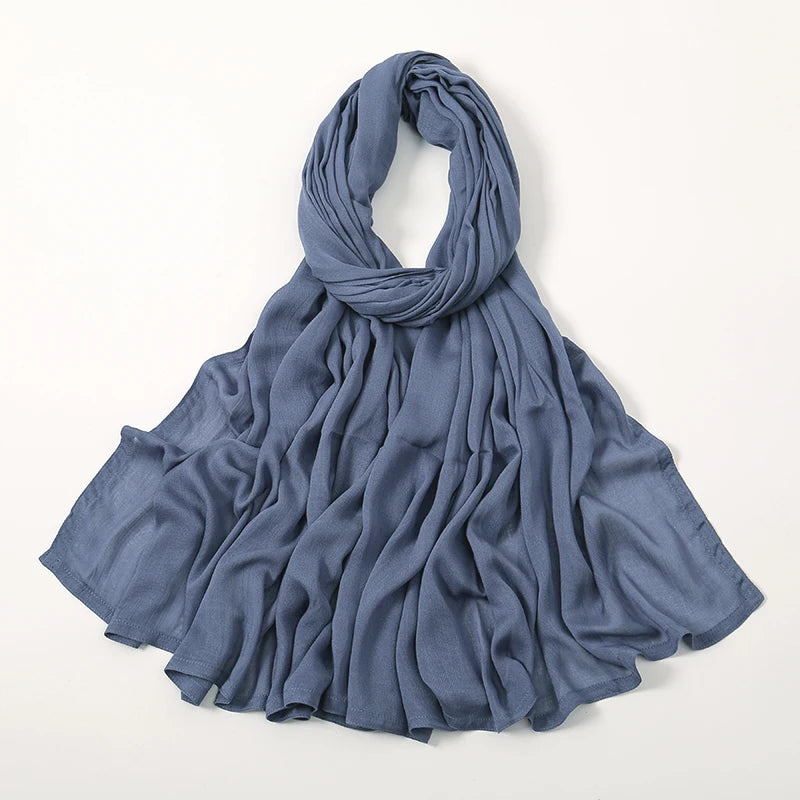 Pañuelo o chal de algodón rayón azul sólido y drapeado para mujer.