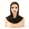 Mannequin zeigt einen dunkelbraunen, sofort fertigen Jersey-Hijabschal um Kopf und Hals.
