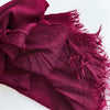 Écharpe hijab en coton viscose magenta profond avec franges et pompon