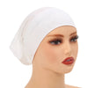 Weißer weicher Baumwoll-Inner-Hijab-Underscarf auf einem Mannequin-Kopf.
