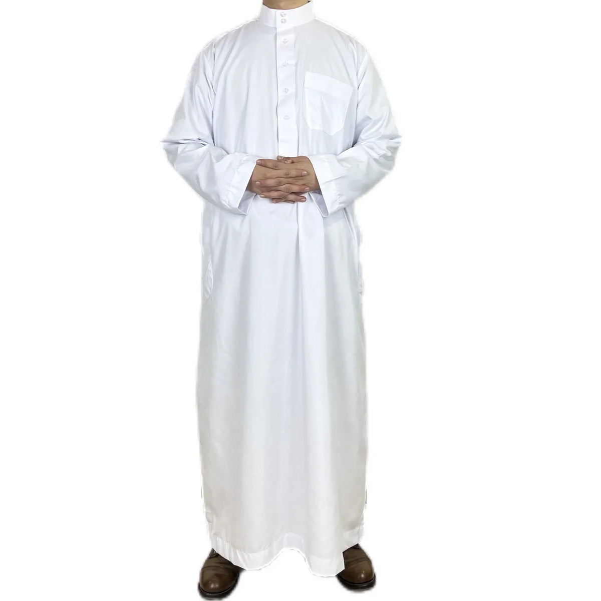 Weißes Herren-Islam Jalabiya Thobe Kaftan getragen von einer Person.