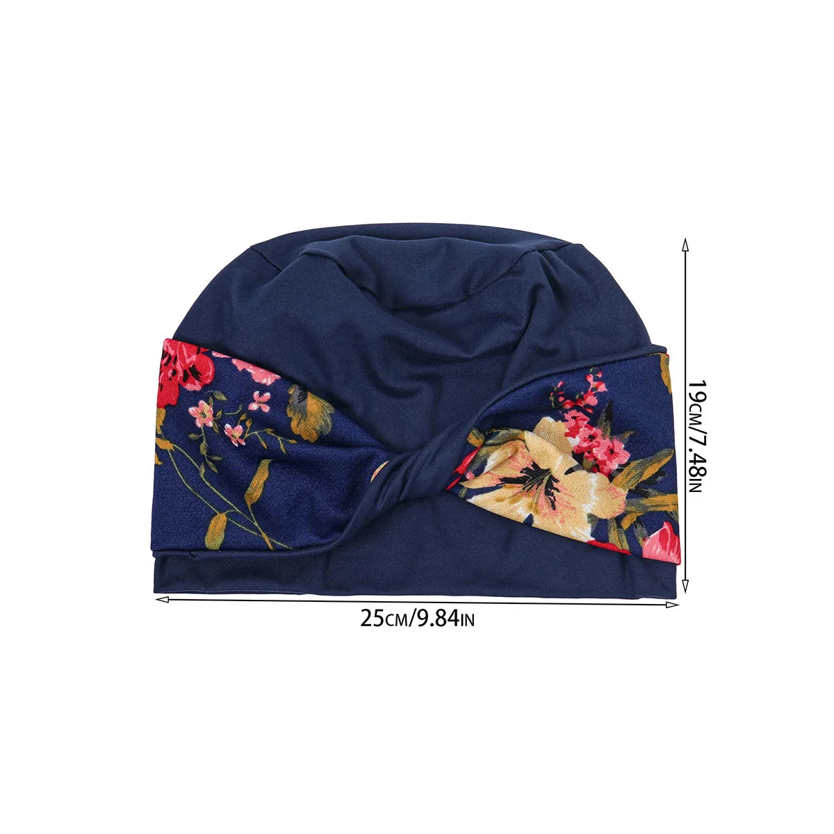 Marineblauer Turban mit Blumenmuster in Rot und Pink.