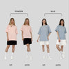 Cuatro modelos muestran la camiseta básica de algodón oversize de verano en rosa pálido y azul, con diferentes alturas.